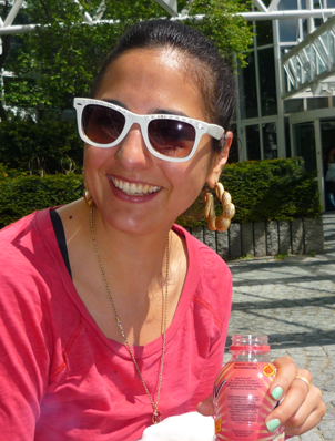<b>Carla Gutierrez</b> Müller heute Mittag - Sonnenbrille-aus-dem-Automat