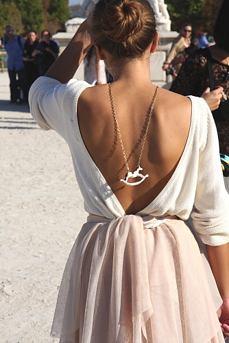 Modepilot-Streetstyle-Schmuck-am-R%C3%BCcken-Paros-Fashionweek-Mode-Blog.jpg