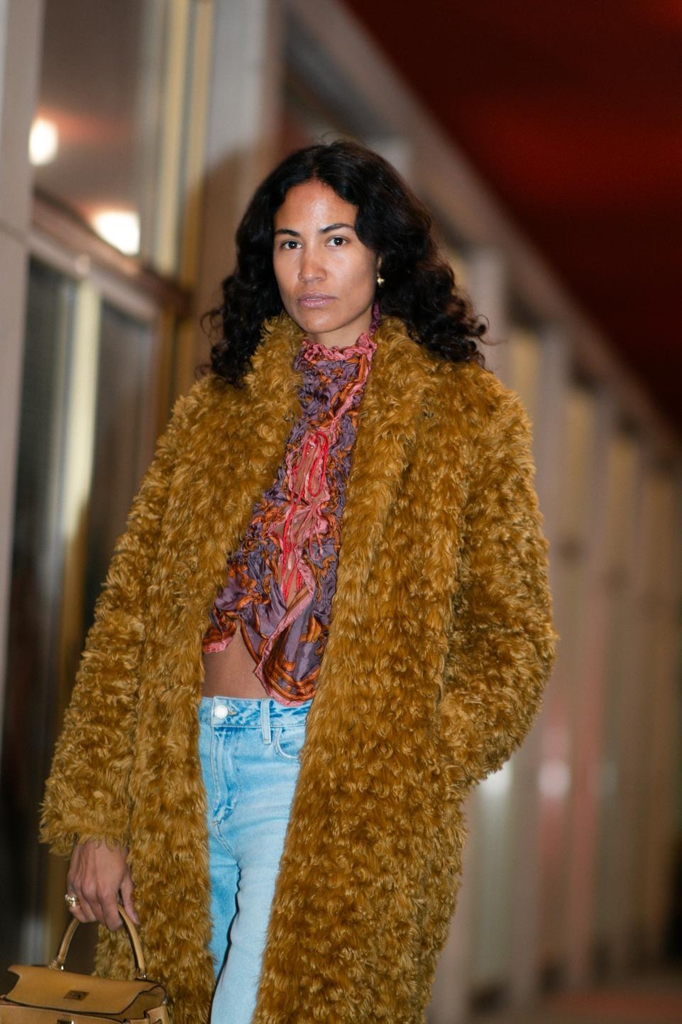 Fake Fur Kunstpelz Street Style 2025 Modepilot